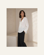 VELSÉE Women’s Mulberry Silk Layered-Lapel Blouse – Ivory Long-Sleeve Draped V-Neck Top